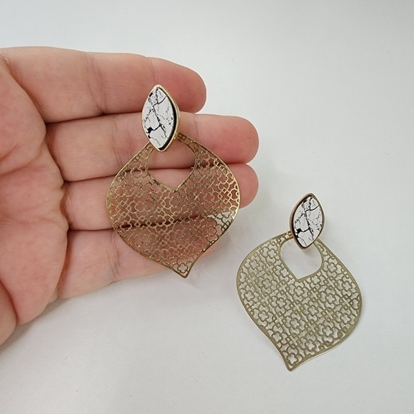 NWT White Howlite Wood Golden Teardrop Filigree Metal Earrings - Picture 7 of 7